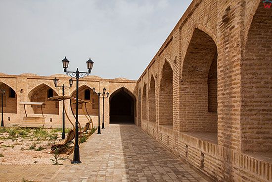 Irak, Al-Hindiyah, 18.03.2014 r. Zabytkowy kompleks - muzeum, sluzacy muzulmanom do odpoczynku w drodze do meczetu.